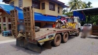 รถฮีโน่ 10 ล้อ F18 ท้ายลาด 187 แรงม้า สนใจติดต่อ 081 - 6079515 รถฮีโน่ 10 ล้อ F18 ท้ายลาด 187 แรงม้า สนใจติดต่อ 081 - 6079515