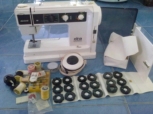 จักรเย็บผ้ายี่ห้อเอลน่า อุปกรณ์ครบพร้อมใช้งาน