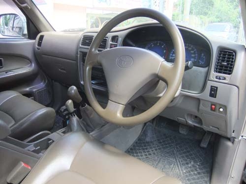 Toyota 2.5cab 4wd เครื่องยนต์ D4D ปี 2003 จด กพ. 2004