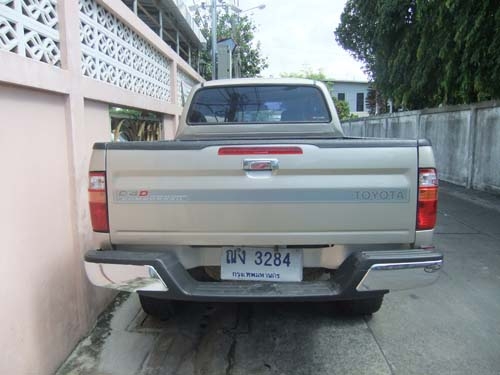 Toyota 2.5cab 4wd เครื่องยนต์ D4D ปี 2003 จด กพ. 2004
