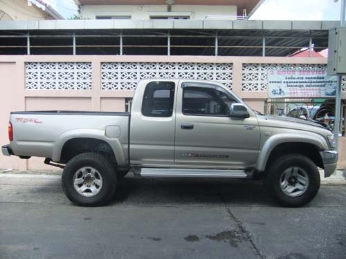 Toyota 2.5cab 4wd เครื่องยนต์ D4D ปี 2003 จด กพ. 2004
