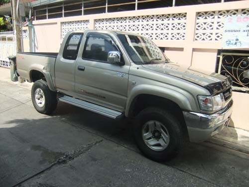Toyota 2.5cab 4wd เครื่องยนต์ D4D ปี 2003 จด กพ. 2004