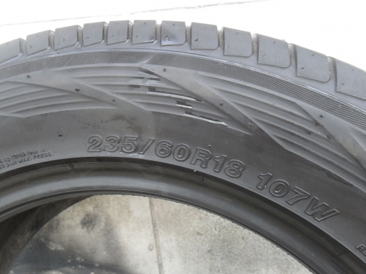 ยาง 235/60R18 สวยๆ 4 เส้น ราคา 3500 บาท