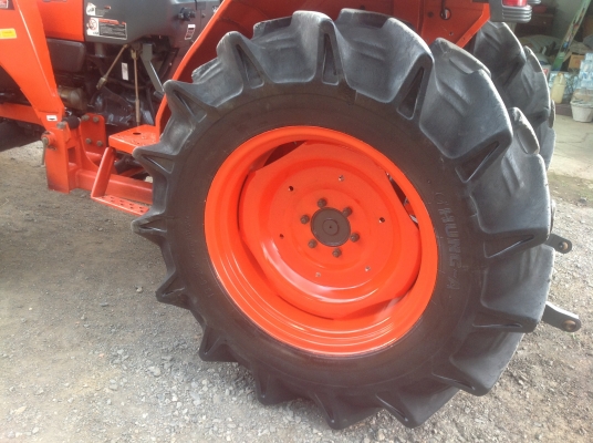 ปัญญาแทรคเตอร์มาแล้ว...นางฟ้า ครับ คูโบต้า L4508 DI ทำงานเพียง 953 ชม. พร้อม ใบมีดคานบนรุ่นใหม่ SD180 , โรตาลี่ตราช้าง RX 180