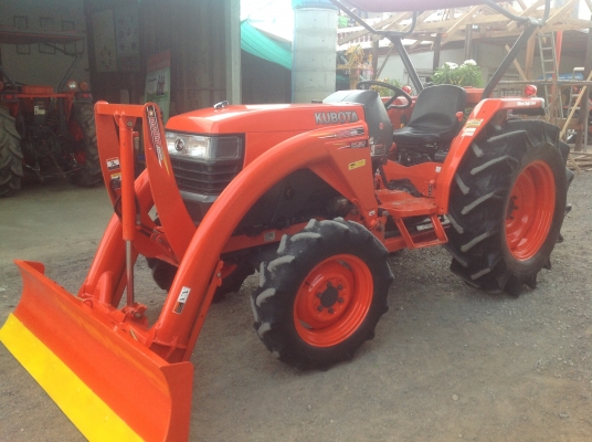 ปัญญาแทรคเตอร์มาแล้ว...นางฟ้า ครับ คูโบต้า L4508 DI ทำงานเพียง 953 ชม. พร้อม ใบมีดคานบนรุ่นใหม่ SD180 , โรตาลี่ตราช้าง RX 180