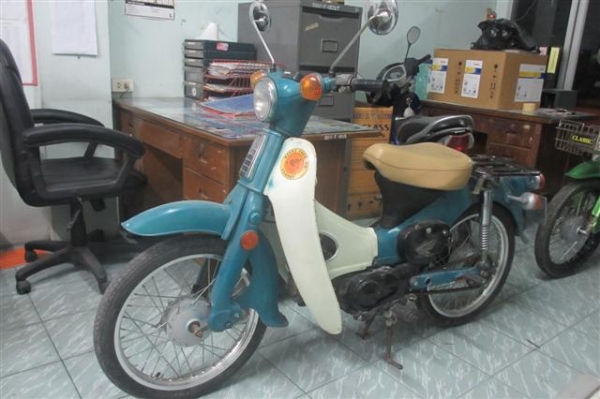 ขาย C 2 คันเครื่องเดิมและเครื่องดรีมสภาพตามรูปเลยครับ จ.ชลบุรี ขาย C 2 คันเครื่องเดิมและเครื่องดรีมสภาพตามรูปเลยครับ จ.ชลบุรี