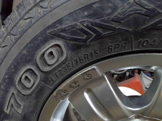 แม็กแลนโซพร้อมยางขอบขาว ขอบ 15 ถูกเอาไปใช้กัน แม็กแลนโซพร้อมยางขอบขาว ขอบ 15 ถูกเอาไปใช้กัน