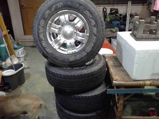 แม็กแลนโซพร้อมยางขอบขาว ขอบ 15 ถูกเอาไปใช้กัน