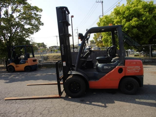 ขายรถยกยี่ห้อ Toyota รุ่น8 ขนาด 3 ตัน เสาสูง 4.5 เมตร