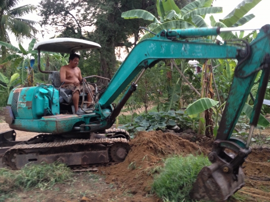 ขาย pc25 -7 สภาพเดิม สีเดิมๆเครื่อง แน่น เอวดี 220000 ครับ