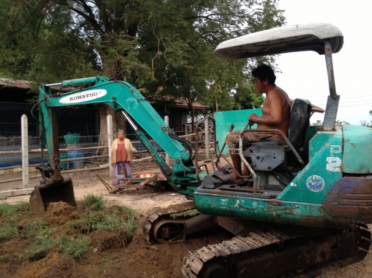 ขาย pc25 -7 สภาพเดิม สีเดิมๆเครื่อง แน่น เอวดี 220000 ครับ