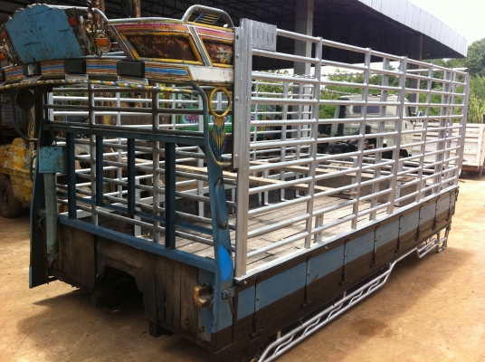 ขายกระบะยกลงจาก ISUZU NPR สภาพพร้อมใช้ ขายพร้อมโครงเหล็ก ราคาต่อรอง