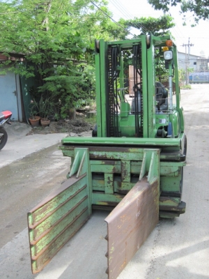 รถยกยี่ห้อ Komatsu 3 ตัน พร้อมตัวหนีบ และระบบ LPG จากญี่ปุ่น