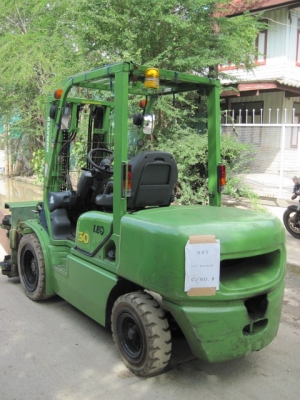 รถยกยี่ห้อ Komatsu 3 ตัน พร้อมตัวหนีบ และระบบ LPG จากญี่ปุ่น