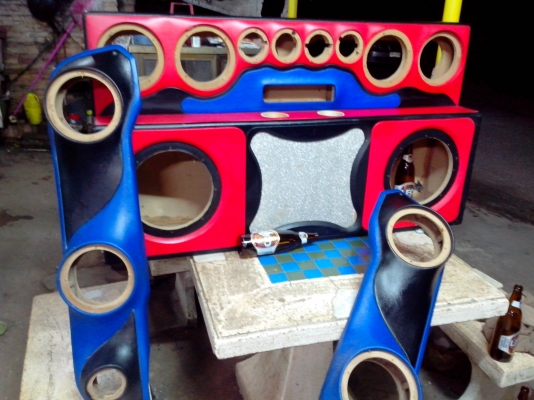 ขายตู้ซับ10นิ้ว ทั้งชุด ไม้20มิล มือสอง ใส่ดีแม็กตอนเดียวครับ ไม้ไม่ผุ ราคา2000แน่นๆ