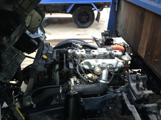 4ล้ออีซูซุNKR 100 HPทะเบียนไม่ติดเวลา(รถห้าง)