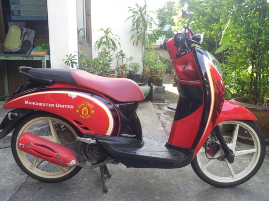 ขาย SCOOPYi มือแรกปี54 ลายแมนยู เครื่องเดิมๆ วิ่งน้อย พร้อมใช้