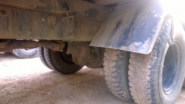 10ล้อ2เพลาท้ายลาดNISSAN UD CW41M ทุกแมคโฮใหญ่.....