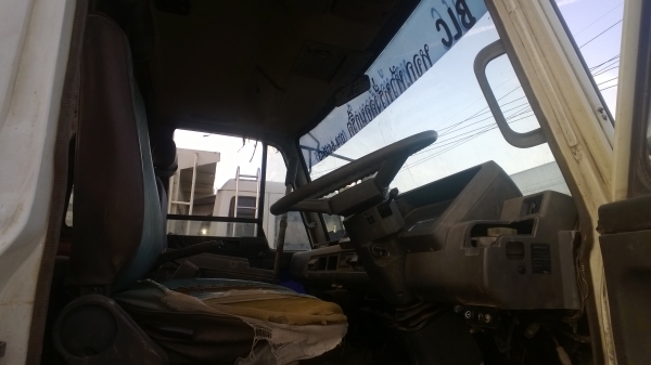 10ล้อ2เพลาท้ายลาดNISSAN UD CW41M ทุกแมคโฮใหญ่.....