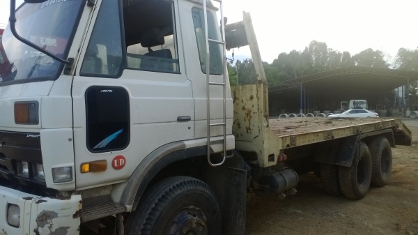 10ล้อ2เพลาท้ายลาดNISSAN UD CW41M ทุกแมคโฮใหญ่.....