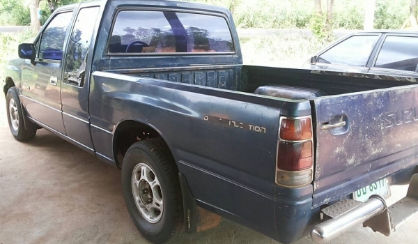 ISUZU TFR มังกรทอง SPACECAB 2.5 MT ปี 33 รถสวยสีสันบางเดิมๆไม่เคยมีอุบัติเหตุหนักเลยครับ เครื่องแน่นแรงดีไม่มีเยิ้ม ภายในเก๋งคอนโซลสวยครบ แอร์ พวงมาลัยธรรมดา กระบะไม่มีผุกร่อนสภาพดี ช่วงล่างคัชซีสวยไม่ผุไม่ดาม ยางสภาพดี 4 เส้นประมาณ 70\% พร้อมใช้งาน เอกสาร