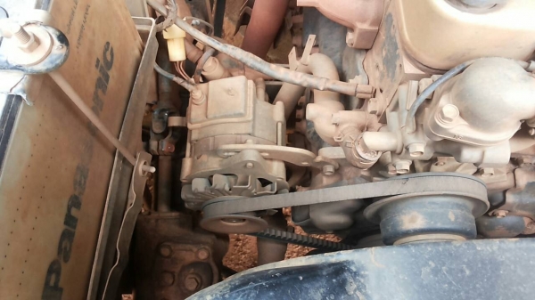 ISUZU TFR มังกรทอง SPACECAB 2.5 MT ปี 33 รถสวยสีสันบางเดิมๆไม่เคยมีอุบัติเหตุหนักเลยครับ เครื่องแน่นแรงดีไม่มีเยิ้ม ภายในเก๋งคอนโซลสวยครบ แอร์ พวงมาลัยธรรมดา กระบะไม่มีผุกร่อนสภาพดี ช่วงล่างคัชซีสวยไม่ผุไม่ดาม ยางสภาพดี 4 เส้นประมาณ 70\% พร้อมใช้งาน เอกสาร