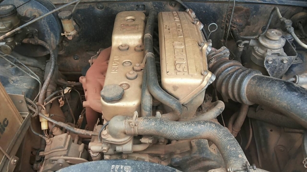 ISUZU TFR มังกรทอง SPACECAB 2.5 MT ปี 33 รถสวยสีสันบางเดิมๆไม่เคยมีอุบัติเหตุหนักเลยครับ เครื่องแน่นแรงดีไม่มีเยิ้ม ภายในเก๋งคอนโซลสวยครบ แอร์ พวงมาลัยธรรมดา กระบะไม่มีผุกร่อนสภาพดี ช่วงล่างคัชซีสวยไม่ผุไม่ดาม ยางสภาพดี 4 เส้นประมาณ 70\% พร้อมใช้งาน เอกสาร