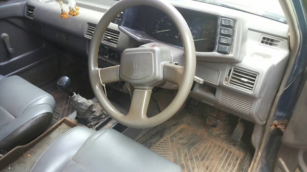 ISUZU TFR มังกรทอง SPACECAB 2.5 MT ปี 33 รถสวยสีสันบางเดิมๆไม่เคยมีอุบัติเหตุหนักเลยครับ เครื่องแน่นแรงดีไม่มีเยิ้ม ภายในเก๋งคอนโซลสวยครบ แอร์ พวงมาลัยธรรมดา กระบะไม่มีผุกร่อนสภาพดี ช่วงล่างคัชซีสวยไม่ผุไม่ดาม ยางสภาพดี 4 เส้นประมาณ 70\% พร้อมใช้งาน เอกสาร