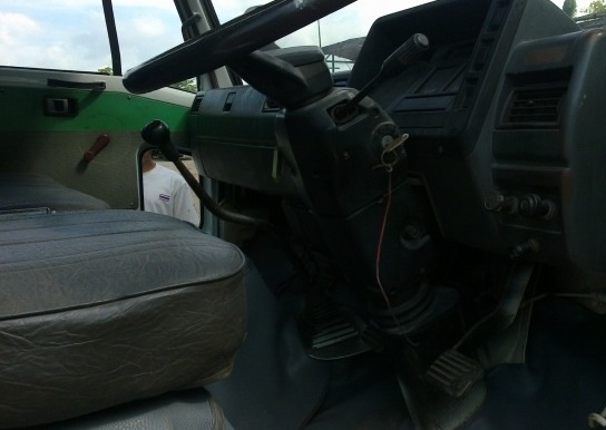 HINO FC 3H - 145 HP WO6D หกล้อดั๊มพ์ กระบะดั๊มพ์เหล็ก 4 ตันความยาว 3.60 เมตรสภาพสวย เครื่องแห้งแรงดี หัวเก๋งสีสันบางเดิมๆภายในคอนโซลสวย พวงมาลัยเพาเวอร์ ช่วงล่างใหญ่คัชซีสวยไม่มีดาม F หน้าหลังแล้ว ยาง 8.25 ขอบ 16 สภาพดี 70\% พร้อมบรรทุกพร้อมใช้งาน เอกสารทะ