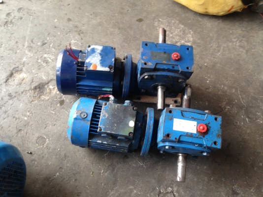 ขายมอเตอร์เกียร์ 1 HP. 380 V อัตราทด 1:50 สภาพดี พร้อมใช้งาน มี 2 ตัวครับ ตัวละ 2600 บาท สนใจโทร. 082-561-8028 / 085-177-2887 line ID mananon1919