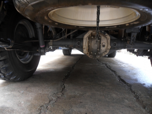 ขายรถสี่ประตู นิสัน นาวาล่า  รุ่นท๊อป เกียร์ออโต รถปี50  สีทองคับ