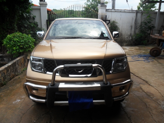 ขายรถสี่ประตู นิสัน นาวาล่า  รุ่นท๊อป เกียร์ออโต รถปี50  สีทองคับ