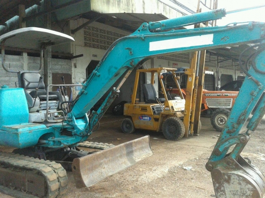 ขายรถขุด KOMATSU  PC30-7 ยังไม่เคยใช้งานในไทย  ตู้เก๋งเพิ่ม40,000 รถมีไลน์เจาะ