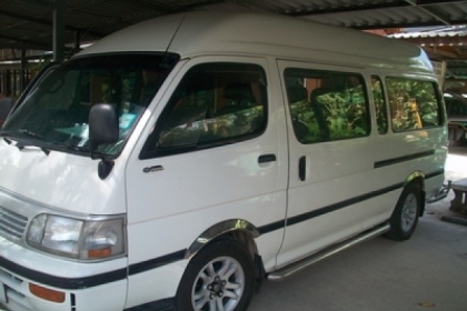 ขายดาวน์รถตู้โตโยต้า Comuter  ช่วงยาว สีขาว เครื่องยนต์ ดีเซล 2,800 CC ประหยัดน้ำมัน เครื่องยังแจ๋ว..ฟีลม์ .ติดผ้าม่านรอบคัน   วิทยุ DVD USB TV GPS กล้องหลังไร้สาย จอ TV ใหญ่ เบาะใหม่ ยางใหม่ แม็ก แอร์หนาว ชวงล่างเยี่ยมปัจจุบันใช้ในครอบครัว ได้รับการดูแลอ