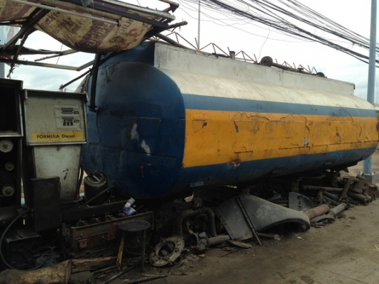 ขายตู้ลอย หัวจ่าย พร้อม แทงค์ บรรจุได้ประมาณ 16,000 ลิตร