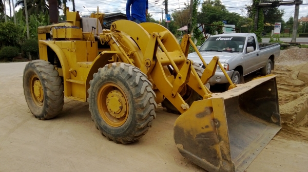 รถตักล้อยาง CAT 922 ราคา 350,000 บาท