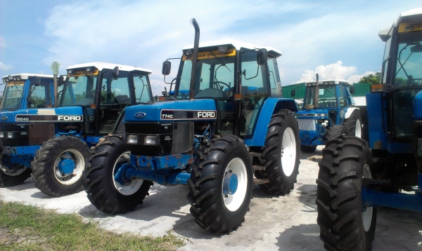 รถไถฟอร์ด 7740