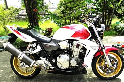 ขอขายด่วนอยากเปลี่ยนเเนวเเล้ว CB 1300 ปี 2005 สรรรพสามิต เเต่ง ขอขายด่วนอยากเปลี่ยนเเนวเเล้ว CB 1300 ปี 2005 สรรรพสามิต เเต่ง