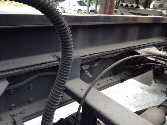 รถอีซูซุ 10 ล้อดั้ม FVZ 195 แรงม้า ปี 42  สนใจติดต่อ 081 - 6079515