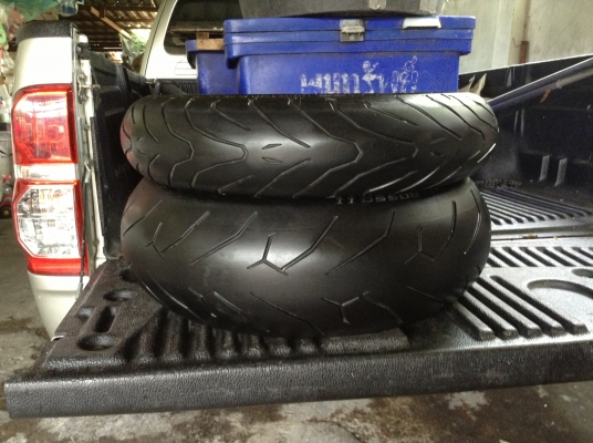ขายยางมือ2ดอกเต็มปลายปี2011PIRELLI 1คู่ ยางหน้าANGEL 120/70/17 ยางหลังROSSO2 190/50/17