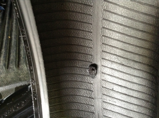 ขายยางมือ2ดอกเต็มปลายปี2011PIRELLI 1คู่ ยางหน้าANGEL 120/70/17 ยางหลังROSSO2 190/50/17