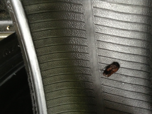 ขายยางมือ2ดอกเต็มปลายปี2011PIRELLI 1คู่ ยางหน้าANGEL 120/70/17 ยางหลังROSSO2 190/50/17