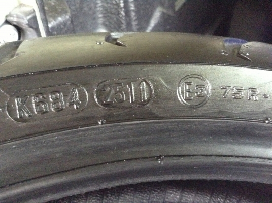 ขายยางมือ2ดอกเต็มปลายปี2011PIRELLI 1คู่ ยางหน้าANGEL 120/70/17 ยางหลังROSSO2 190/50/17