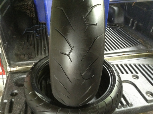 ขายยางมือ2ดอกเต็มปลายปี2011PIRELLI 1คู่ ยางหน้าANGEL 120/70/17 ยางหลังROSSO2 190/50/17