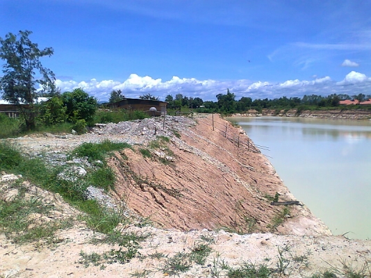 ขายที่ดินเปล่า(บ่อดิน) เนื้อที่ ๖๗ ไร่ มีทางสาธารณะ เข้า ออก ได้ 2 เส้นทาง มีโฉนดครบ พร้อมโอน.