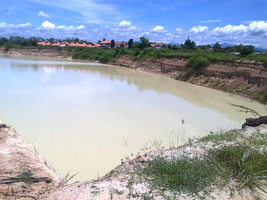 ขายที่ดินเปล่า(บ่อดิน) เนื้อที่ ๖๗ ไร่ มีทางสาธารณะ เข้า ออก ได้ 2 เส้นทาง มีโฉนดครบ พร้อมโอน.