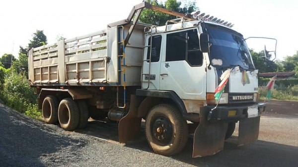 ขาย10ล้อ2พลาดั๊ม "ไอ้หลงสายฟ้า 195" MITSU FN527M-A เครื่อง6D16 195HP เครื่องเดิมๆ แรงดี ไม่หลวม เกียร์ 10สปีด ช่วงล่างแน่นคัสซีดีสวยไม่ผุไม่ดาม กระบะดั๊มเหล็กKAC สภาพดี พื้นดีข้างดีมีผุนิดหน่อย เบรคเล็ก สาแหรกตรง ยางสวย10เส้น หัวสวยบางภายในคอนโซ