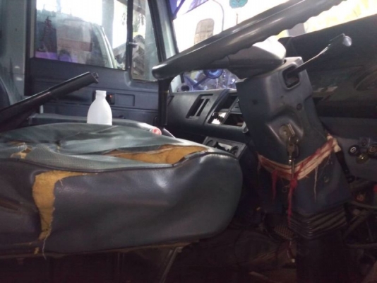 รถอีซูซุ 10 ล้อ ติดเฮี้ยบ  195 แรงม้า  สนใจติดต่อ 081 - 6079515