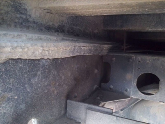 รถอีซูซุ 10 ล้อ ติดเฮี้ยบ  195 แรงม้า  สนใจติดต่อ 081 - 6079515