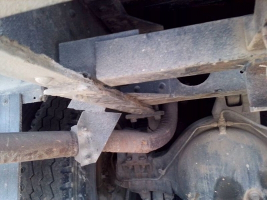 รถอีซูซุ 10 ล้อ ติดเฮี้ยบ  195 แรงม้า  สนใจติดต่อ 081 - 6079515